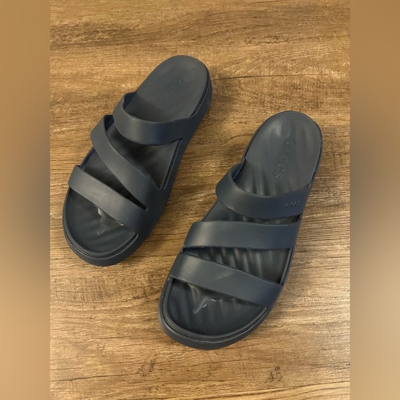 Crocs Getaway Strappy Shoes Womens Size 10 Slip On Comfort Lightweight Sandals - Picture 2 of 7